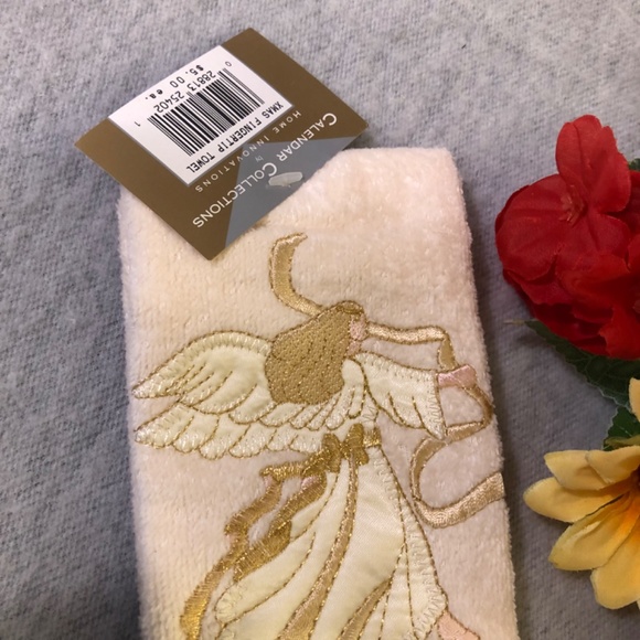 NWT - Set of Three Embroidered Christmas Hand Towels - Picture 15 of 16